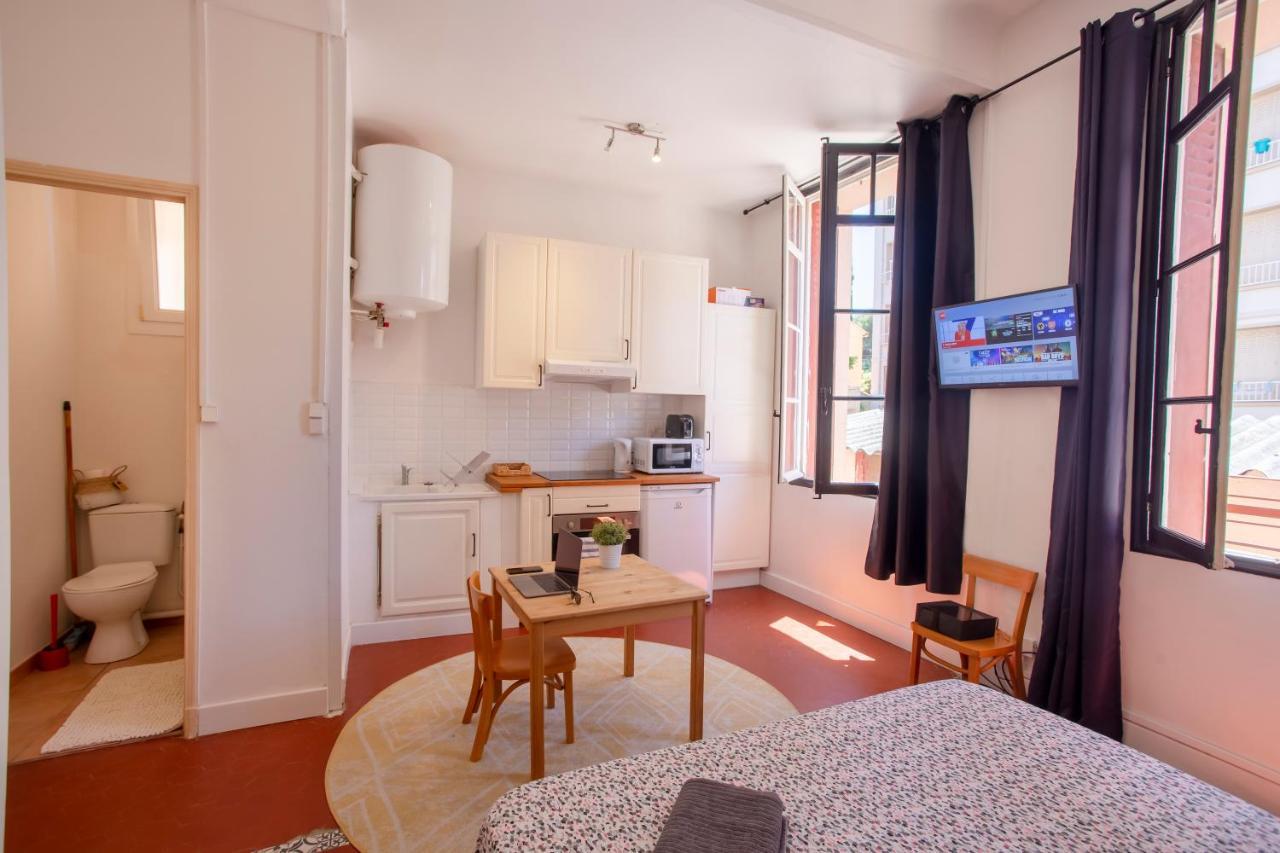 Apartment #1 Centre Au Calme, Lumineux, Stationnement Facile